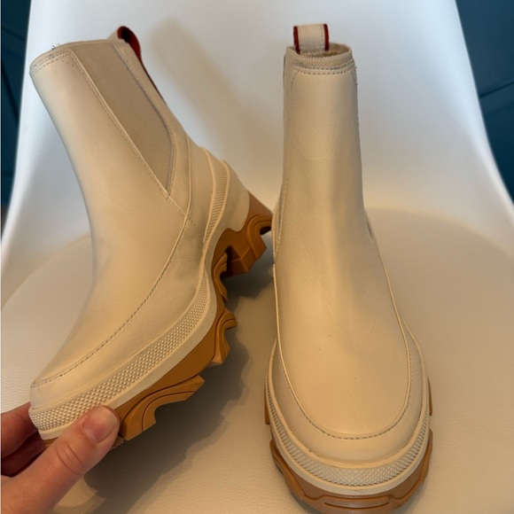 Sorel Cream Ankle Boots with Tan Soles - Picture 7 of 10